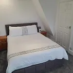 Hébergement de vacances Cosy 2-bed House In *