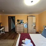 Near Old Trafford Modern 4br House For 7 Guests Hébergement de vacances