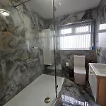 Near Old Trafford Modern 4br House For 7 Guests