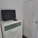 Cosy 2-bed House In Manchester