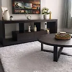 New Stylish 4br - Sleeps 9 - Parking بيت للعطل *
