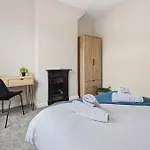 Prázdninový dům Home, Sleeps 6, Contractor Friendly, Free Parking *