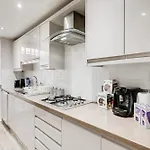 E-oasis- Etihad-coop Live-free Parking-pool Table Prázdninový dům *