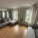 Stretford 4 Bed Townhouse M32 مانشستر