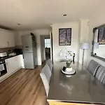 Stretford 4 Bed Townhouse M32 بيت للعطل مانشستر