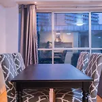 Whole Two Bed, One Bedroom With Riverside View - Secure Parking - Close To Centre And Old Trafford مانشستر
