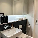 아파트 Spacious Local Attractions Gym Parking 맨체스터