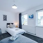 Salford 4 Bed House - Free Parking - Sleeps 7 Apartmán *