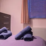 شقة Whole Two Bed, One Bedroom With Riverside View - Secure Parking - Close To Centre And Old Trafford *