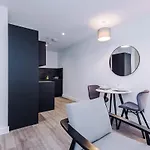 Апартаменты Cosy 1br Near Media & Centre *