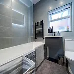 Long - 3br - Sleeps 6 - Free Parking Apartmán *