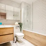 Daire Spacious Location For Families Walk To *