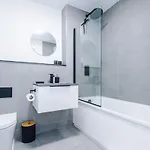 Cosy 1br Near Media & Centre *