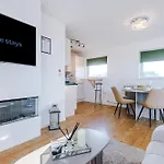 Stylish Mcr 1br Etihad Coop Live Parking *