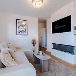 Stylish Mcr 1br Etihad Coop Live Parking *