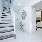 Lejlighed Luxury 3 Bedroom House Close To Center *