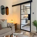 Konukevi Littleton Co-living - Private Self-cater 3*