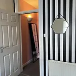 The Hive 2-bed With Kitchen And Private Bathroom In Lively Monton Village - Sleeps 4 - Free Wifi - Parking Nearby * Manchester