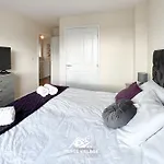 Ashton Co-living - Private Self-cater * Manchester