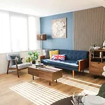 Spacious 2br 2ba Centre Sleeps 5 *