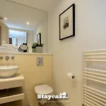 Sunset Haven With Balcony And Free Parking Manchester