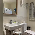 Stylish Interior Cosy Haven - On-street Parking Holiday home Manchester