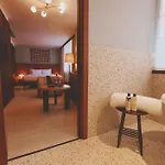 Mollie's 4*