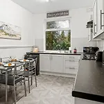 Hébergement de vacances Contractor House - Fast Wifi - Sleeps 7! *