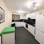 Vibrant Mcr Townhouse - Cc - Apollo - Sleeps14 Tatil Evi