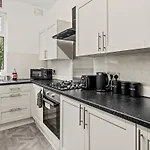 Contractor House - Fast Wifi - Sleeps 7!