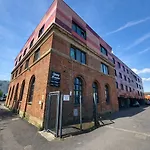 Prime Salford 1br • Free Parking • Access