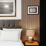 Boutique Two-bedroom Near Old Trafford, Sleeps Six, Free Parking Manchester