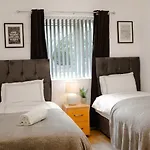 Boutique Two-bedroom Near Old Trafford, Sleeps Six, Free Parking *