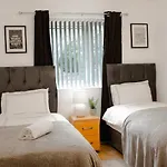 Apartment Boutique Two-bedroom Near Old Trafford, Sleeps Six, Free Parking *