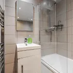 Feriehus Modern Centre 3bd - Fire Pit - Free Parking *