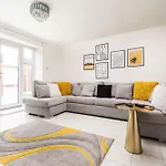Feriehus Modern Centre 3bd - Fire Pit - Free Parking