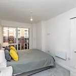 Halo House By Guestz * Manchester