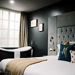 Hall 4* マンチェスター