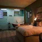 Hall 4* マンチェスター