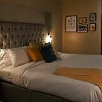 Hall 4* マンチェスター