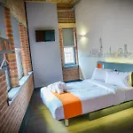Easyhotel Hotell 2*