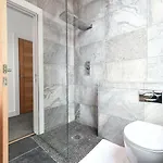 Stunning High Spec Sleep 14 Manchester