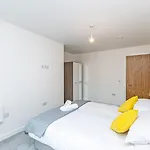 Halo House By Guestz *