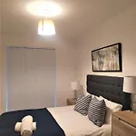 Halo House By Guestz *