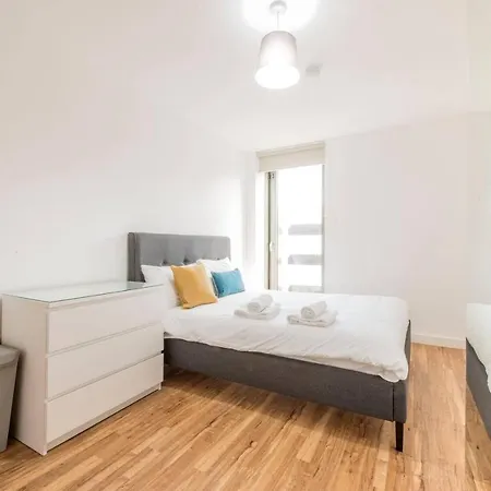 Luxury Two Bed In Media City *