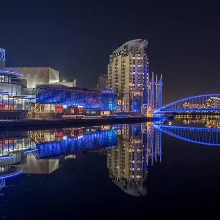 Luxury Two Bed In Media City *