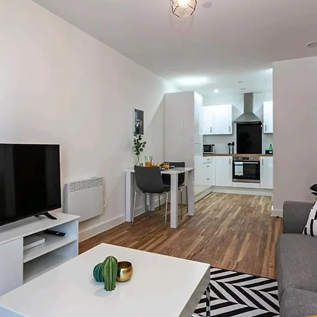 Апартаменты Luxury One Bed In X1 Michigan Point *