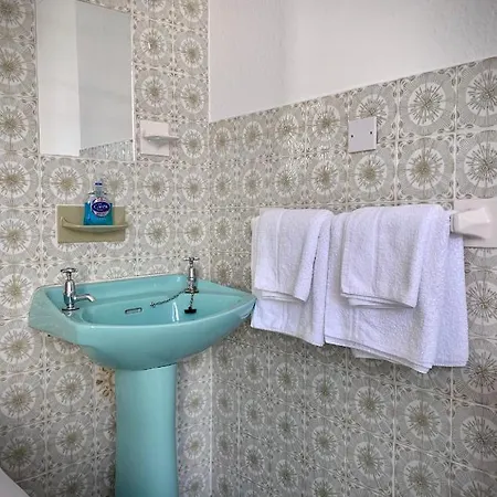 Guest house - Free Parking *