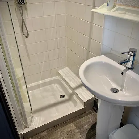 - Free Parking * Manchester