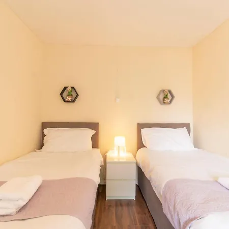 Σπίτι διακοπών Homely Holiday In Near Etihad Stadium *